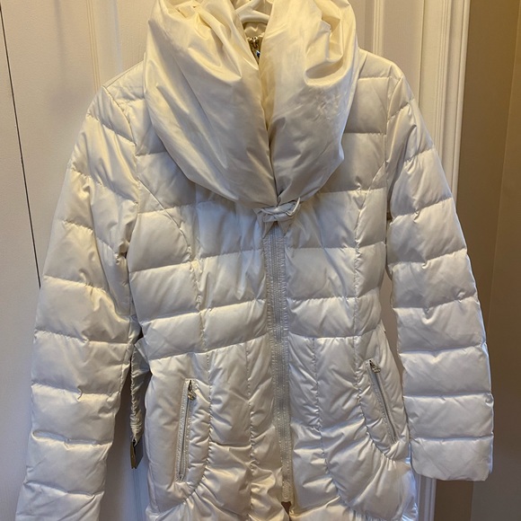 White Winter Down and feather filled coat ( with style) size small (8) - Picture 3 of 8